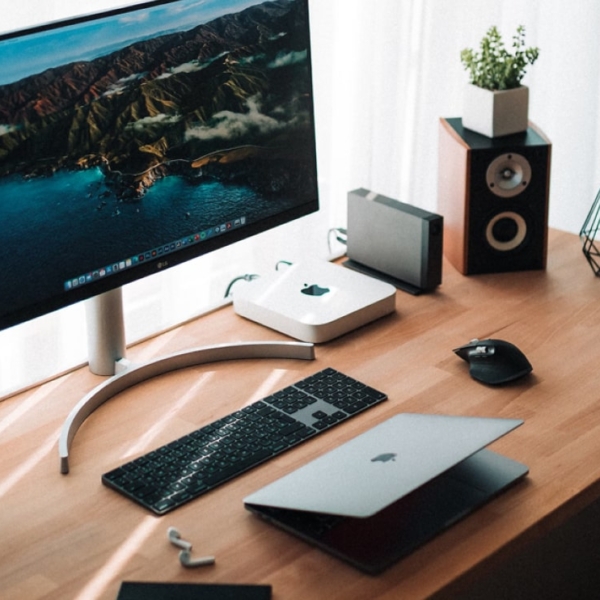 3 Minimalist Desk Setups